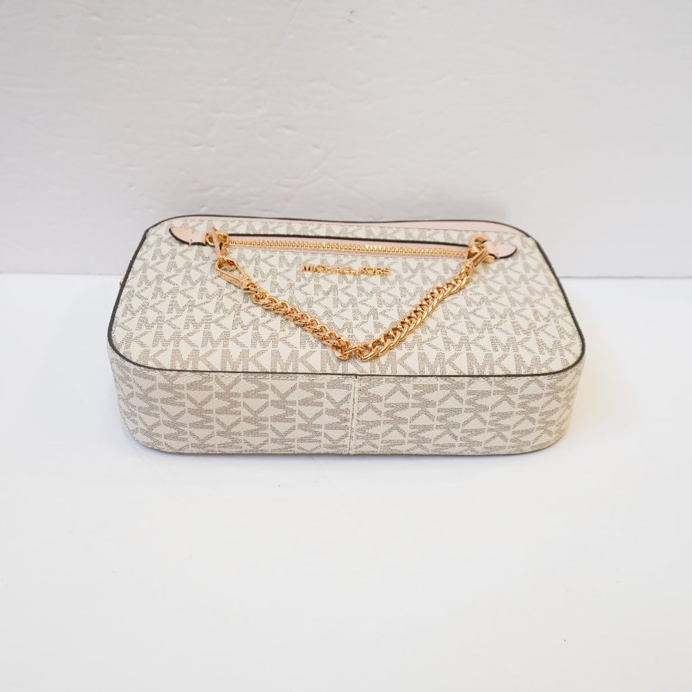 Michael Kors Chain Xbody + Wristlet Vanilla Pink - Picture 4 of 16